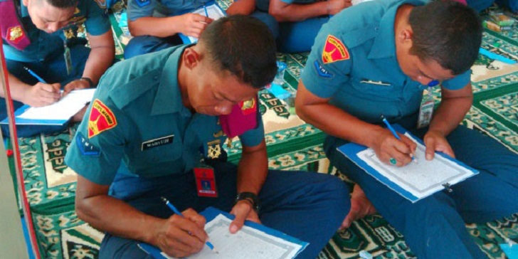 Marinir Tulis 30 Juz Alquran Dalam 20 Menit