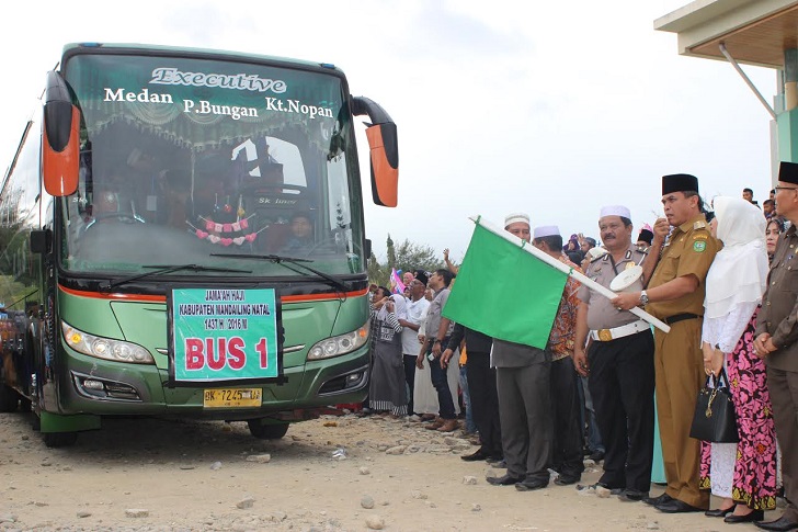 71 Jamaah Haji Asal Madina Diberangkatkan Wakil Bupati