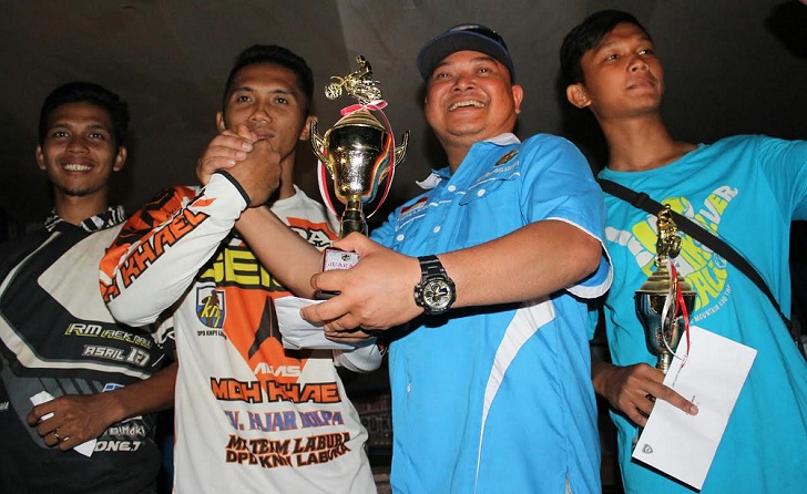 Rahnanda Putra Juara Umum Open Motor Cross Piala KNPI Madina