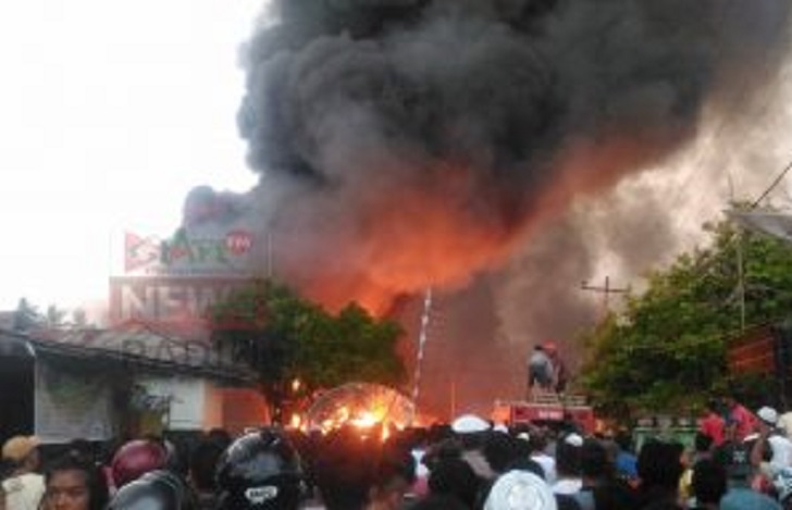 Gudang Minyak Tanah Meledak, 17 Rumah Musnah Terbakar di Pasar Hilir