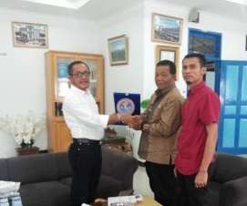 bupati-terima-cinderamata-dari-als
