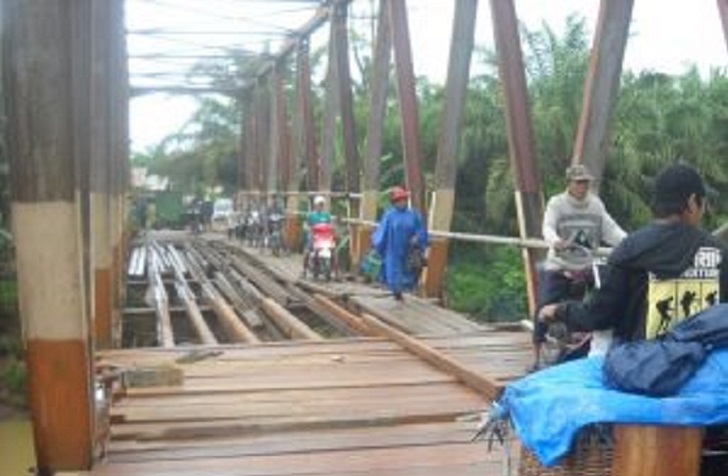 Jembatan Batang Bangko Penghubung Sinunukan-Batahan Diperbaiki