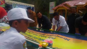 ratusan-siswa-dan-dokter-kecil-meriahkan-hari-cuci-tangan-se-dunia