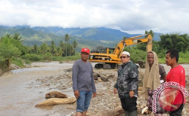 BPBD Mandailing Natal Keruk Sungai Untuk Antisipasi Banjir