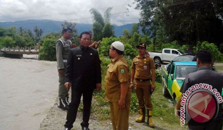 Bupati Mandailing Natal Instrusikan Pengerukan Sungai