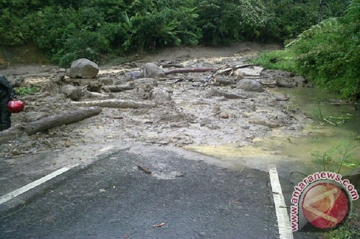 Cuaca Ekstrim di Mandailing Natal, Akses Jalan Terputus