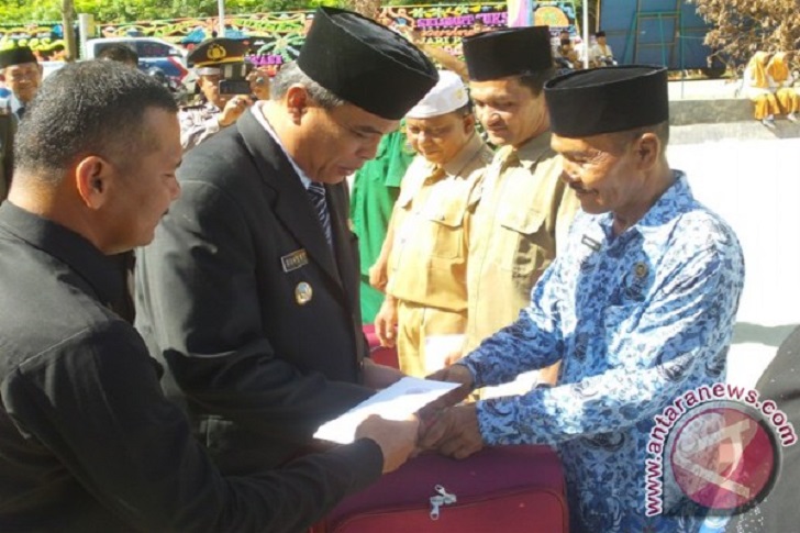Peringatan Hari Pahlawan di Madina Diwarnai Penyerahan Piagam